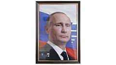 Портрет Путина В. В. 35х50 см, рама под орех